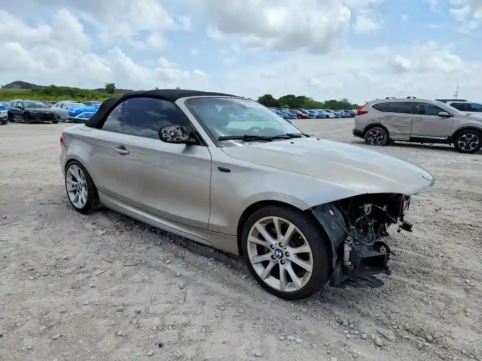 WBAUN9C54AVK41771 2010 BMW 1 SERIES-3