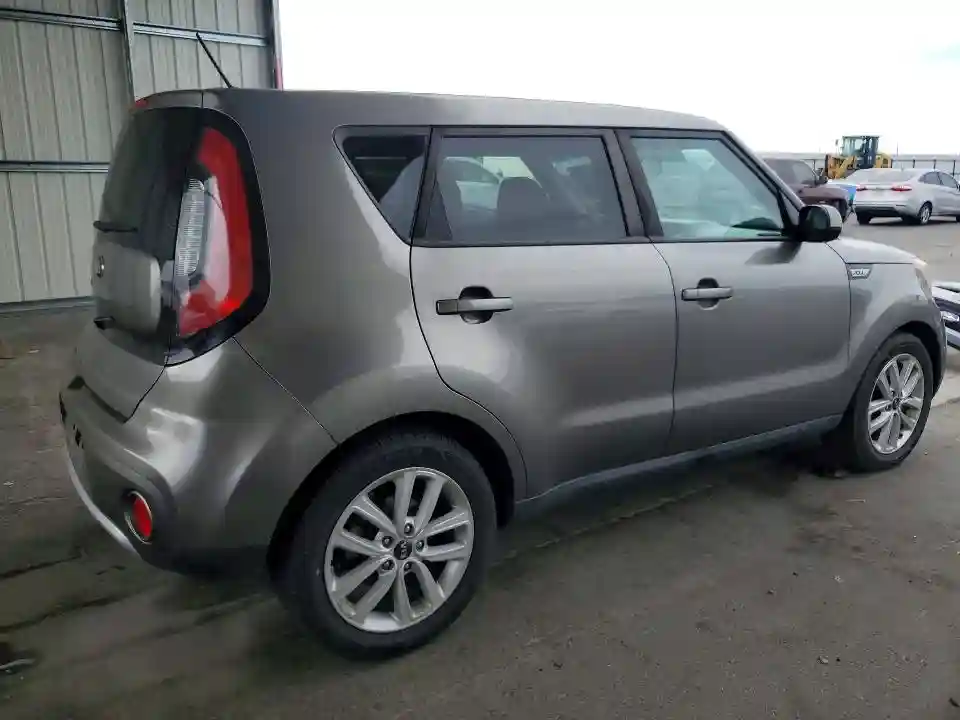 KNDJP3A56J7528761 2018 KIA SOUL-2