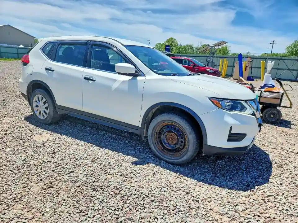 JN8AT2MVXHW024932 2017 NISSAN ROGUE-3