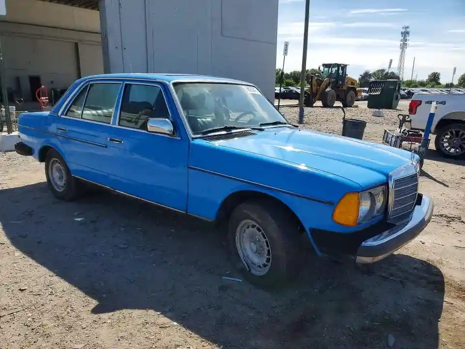 WDBAB23A6CB350612 1982 MERCEDES-BENZ 240-CLASS-3