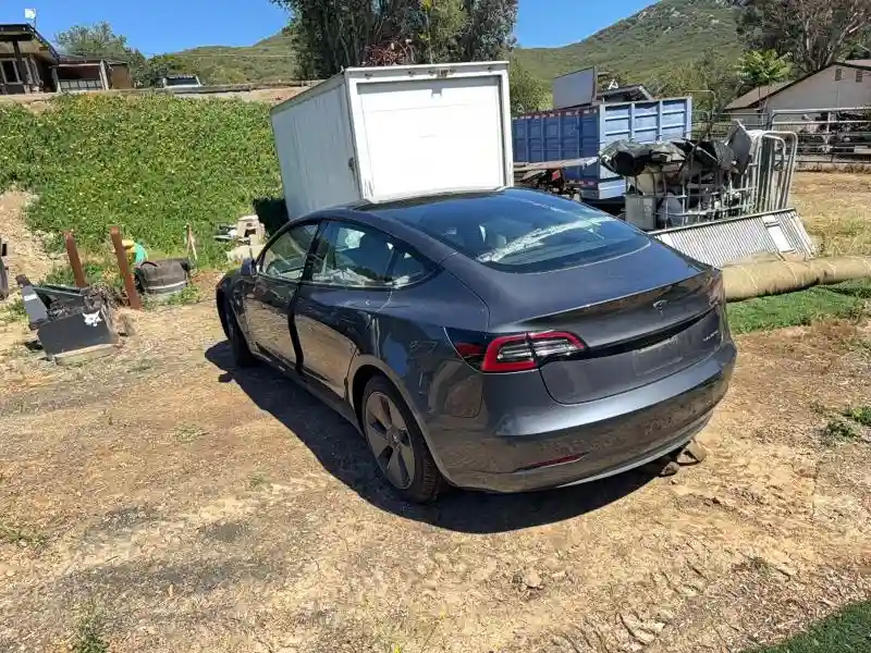 5YJ3E1EB3PF612526 2023 TESLA MODEL 3-2