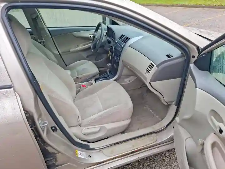 2T1BU4EE2AC252848 2010 TOYOTA COROLLA-4