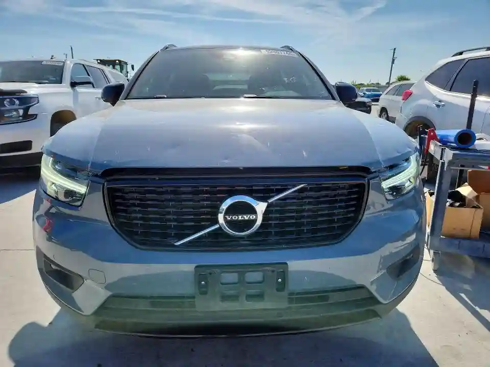 YV4162UM2M2560055 2021 VOLVO XC40-4
