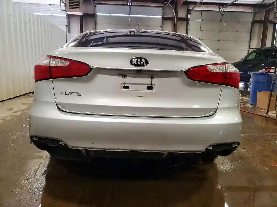KNAFX4A61G5576044 2016 KIA FORTE-5