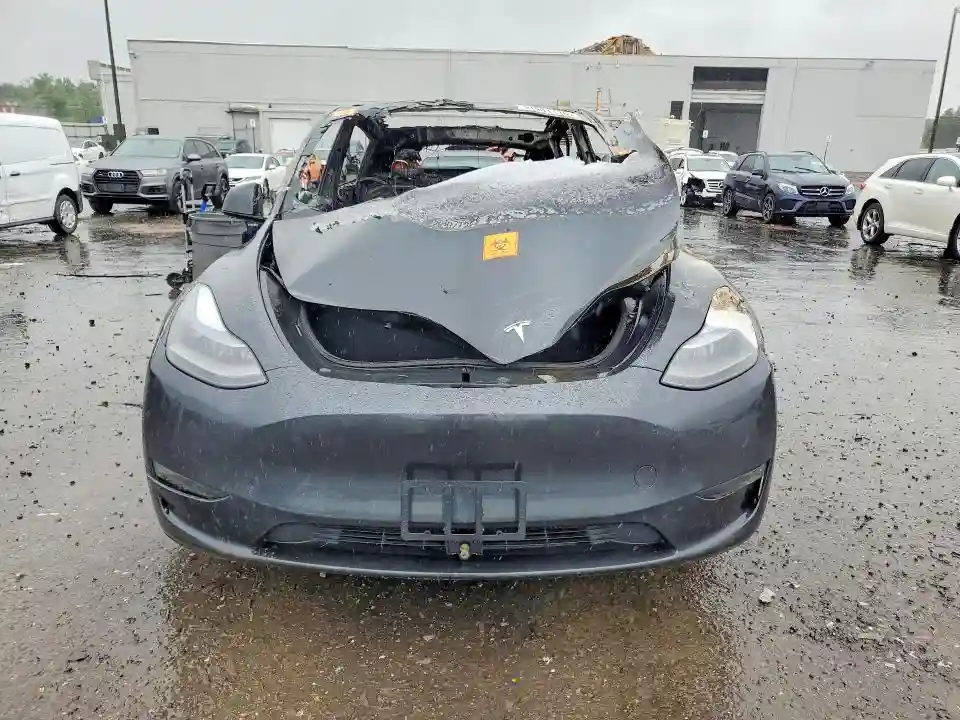 7SAYGAEE0RF002504 2024 TESLA MODEL Y-4