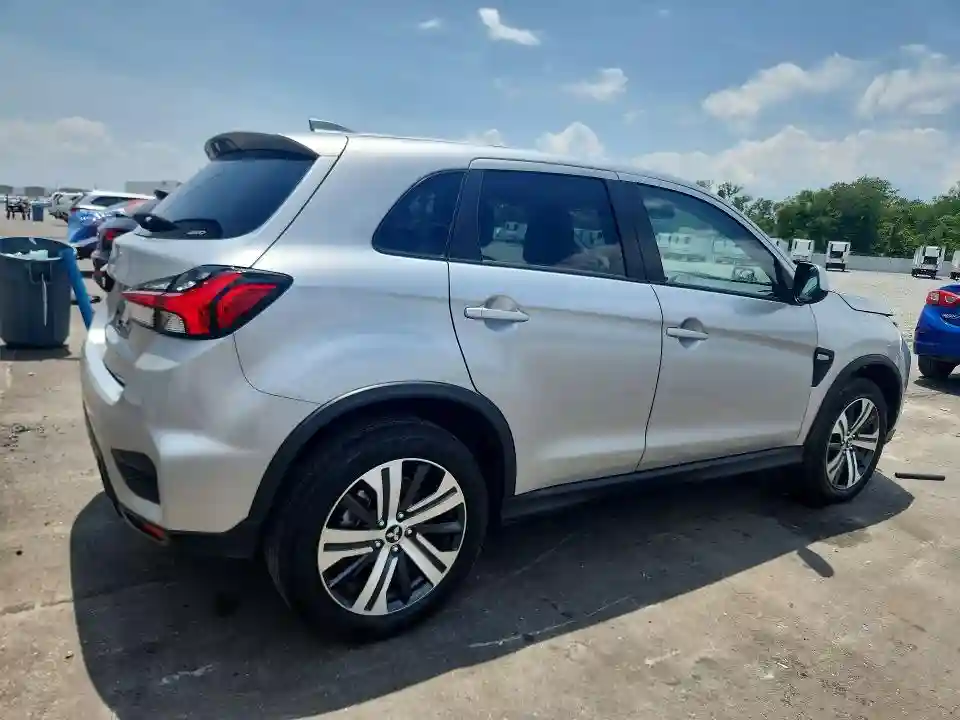 JA4ARUAU1SU008956 2025 MITSUBISHI OUTLANDER-2