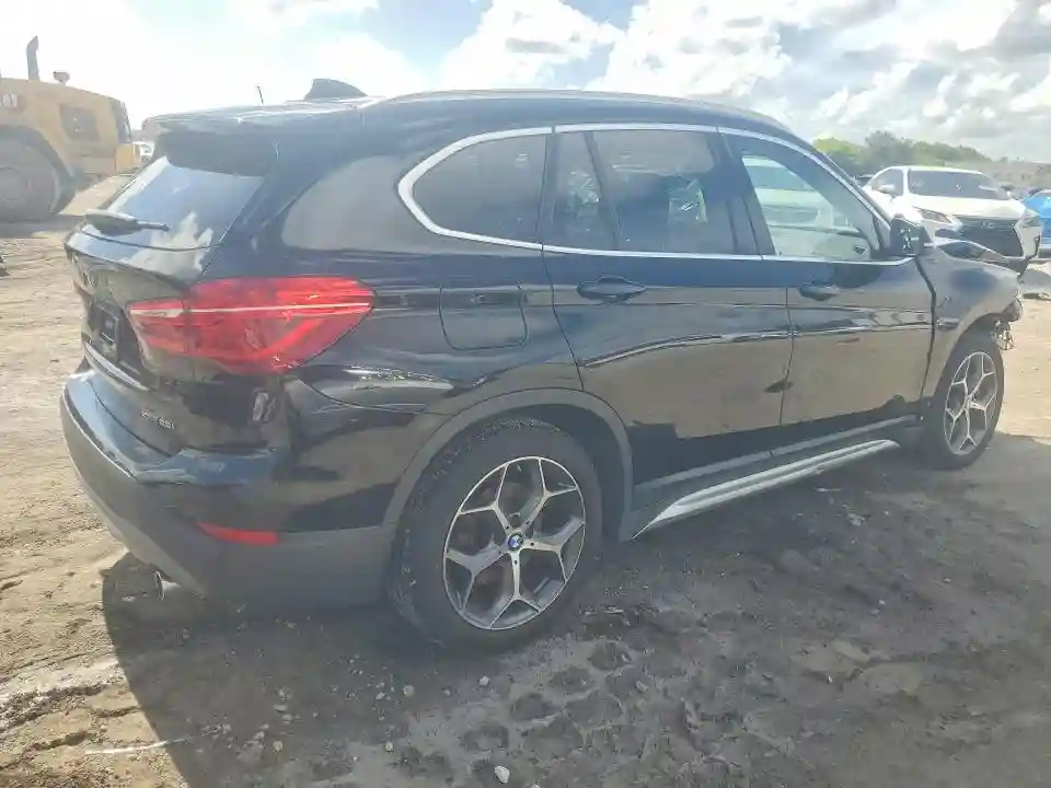 WBXHT3C35J5L30404 2018 BMW X1-2