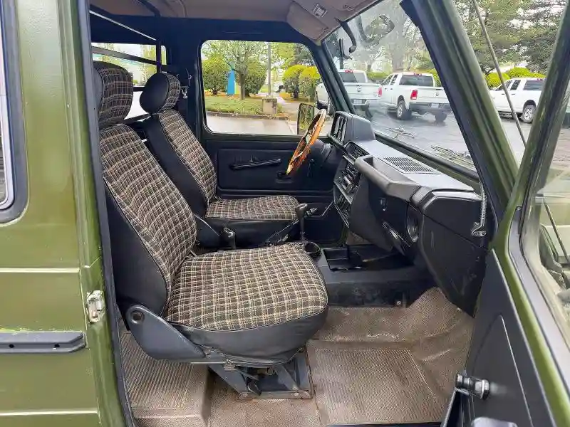 46023817024736 1982 MERCEDES-BENZ 230-CLASS-4