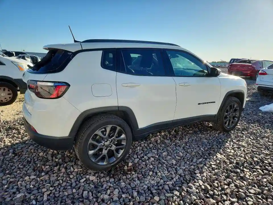 3C4NJDEBXMT540162 2021 JEEP COMPASS-2