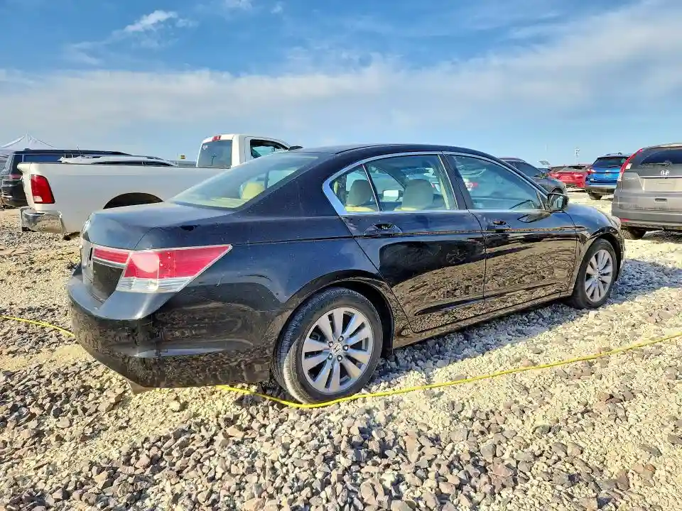 1HGCP2F87BA078291 2011 HONDA ACCORD-2