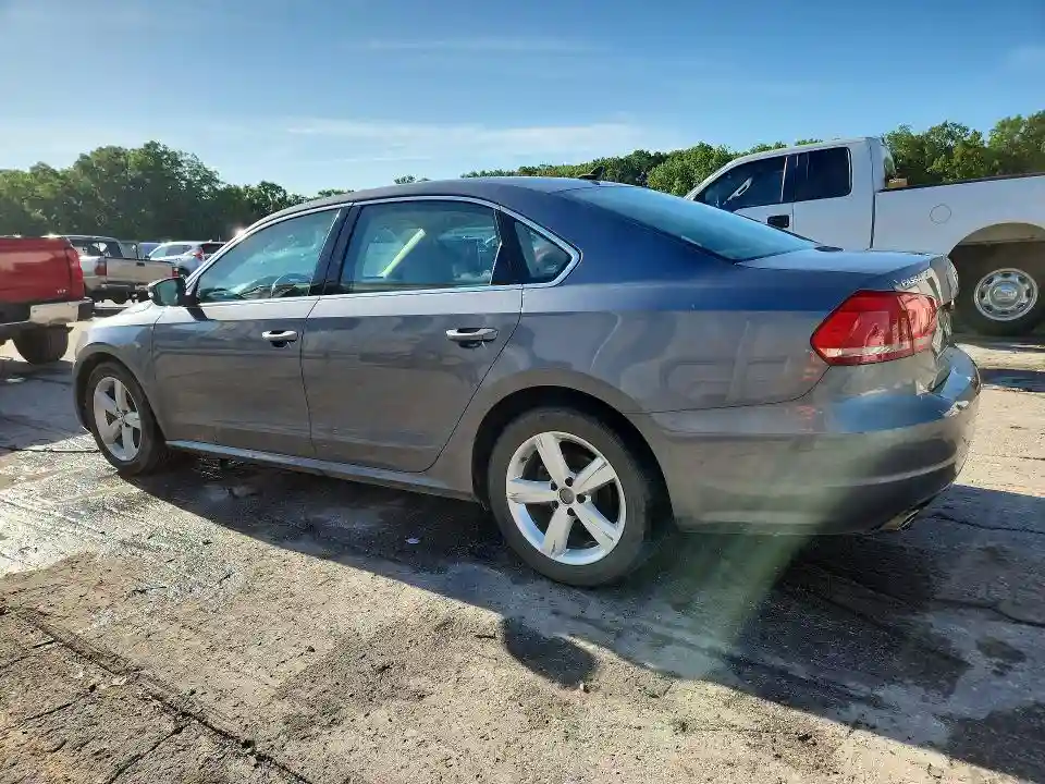 1VWBH7A34DC132330 2013 VOLKSWAGEN PASSAT-1