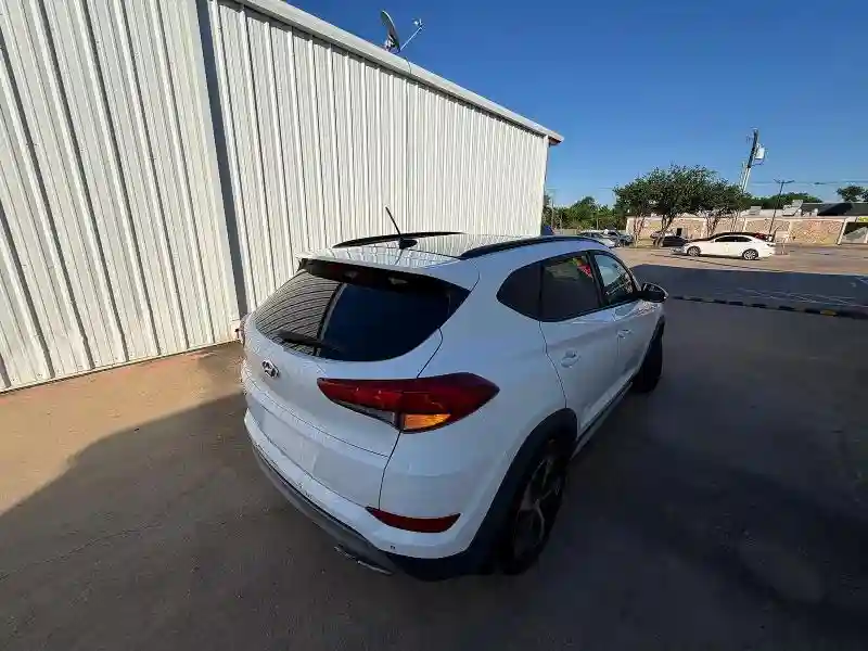 KM8J33A27HU569070 2017 HYUNDAI TUCSON-3