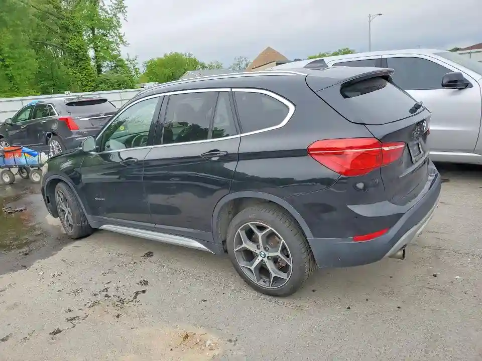 WBXHT3C39J5K23453 2018 BMW X1-1
