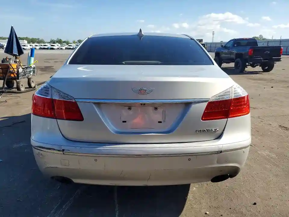 KMHGC4DE2BU142957 2011 HYUNDAI GENESIS-5