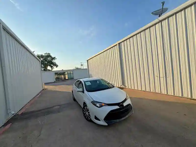 5YFBURHE1JP789395 2018 TOYOTA COROLLA-0