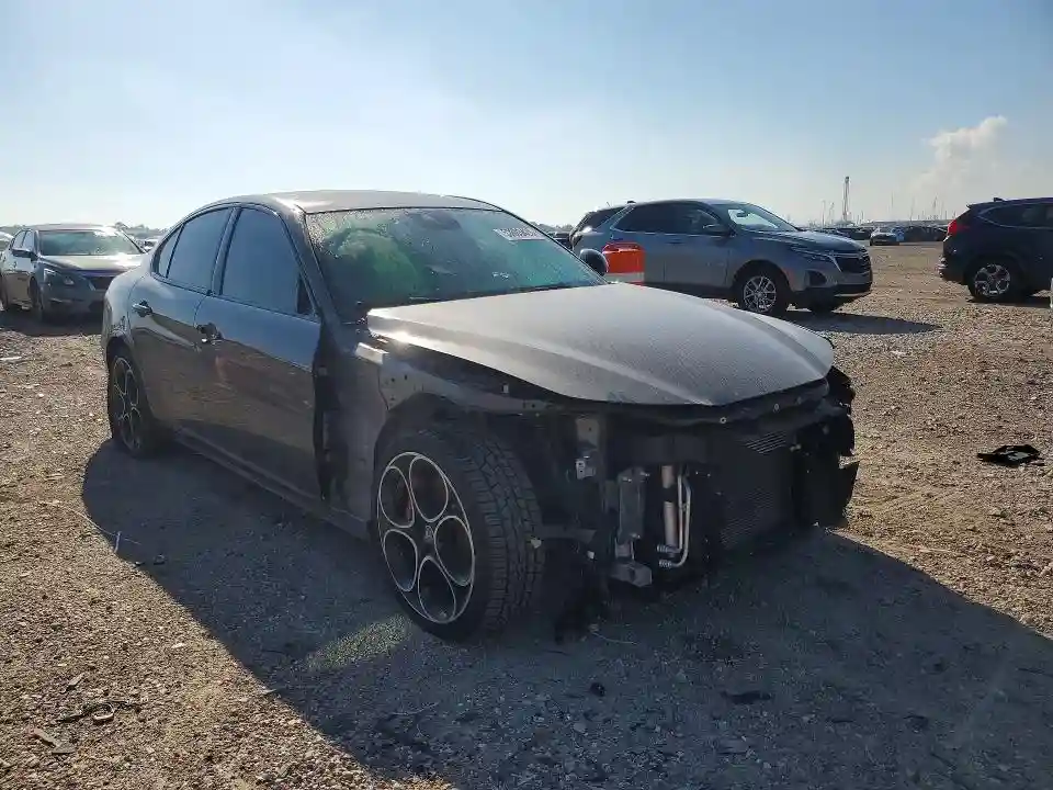 ZARFAMBN4P7671380 2023 ALFA ROMEO GIULIA-3