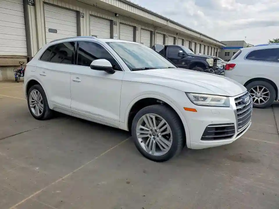 WA1BNAFY5J2001450 2018 AUDI Q5-3