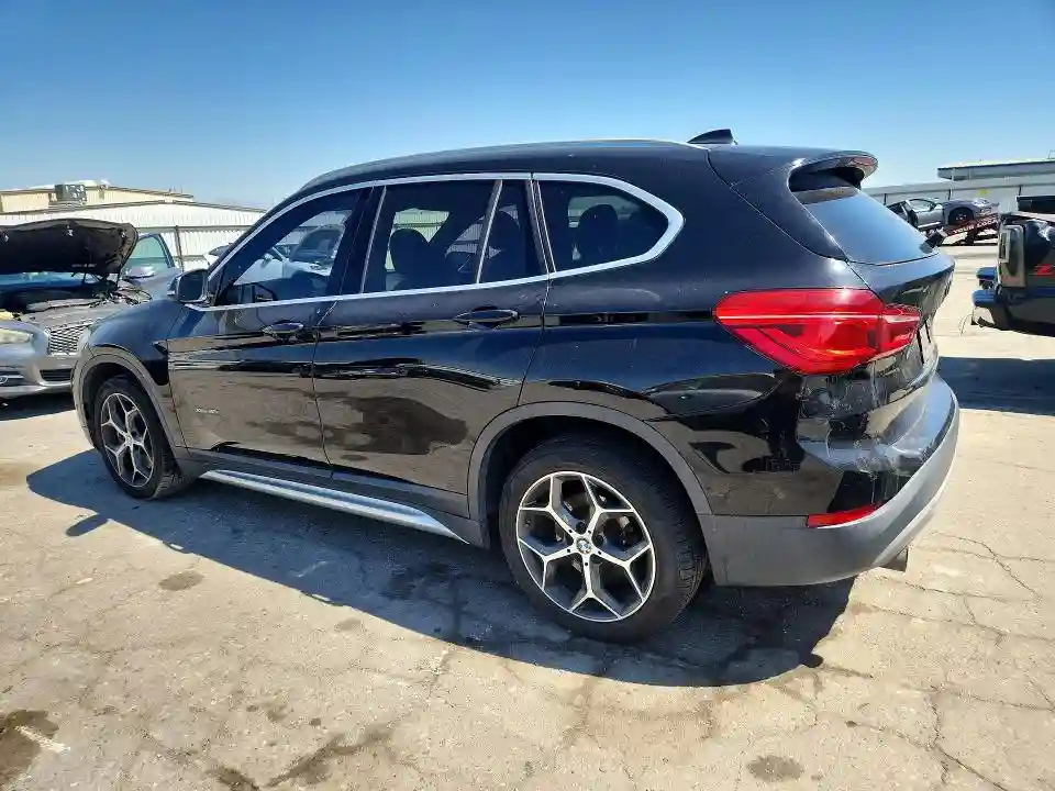 WBXHT3C38J5K28093 2018 BMW X1-1
