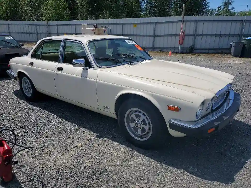SAJAV1344HC473003 1987 JAGUAR XJ6-3