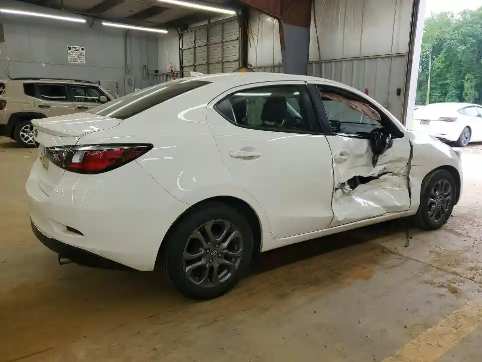 3MYDLBYV6KY514806 2019 TOYOTA YARIS-2