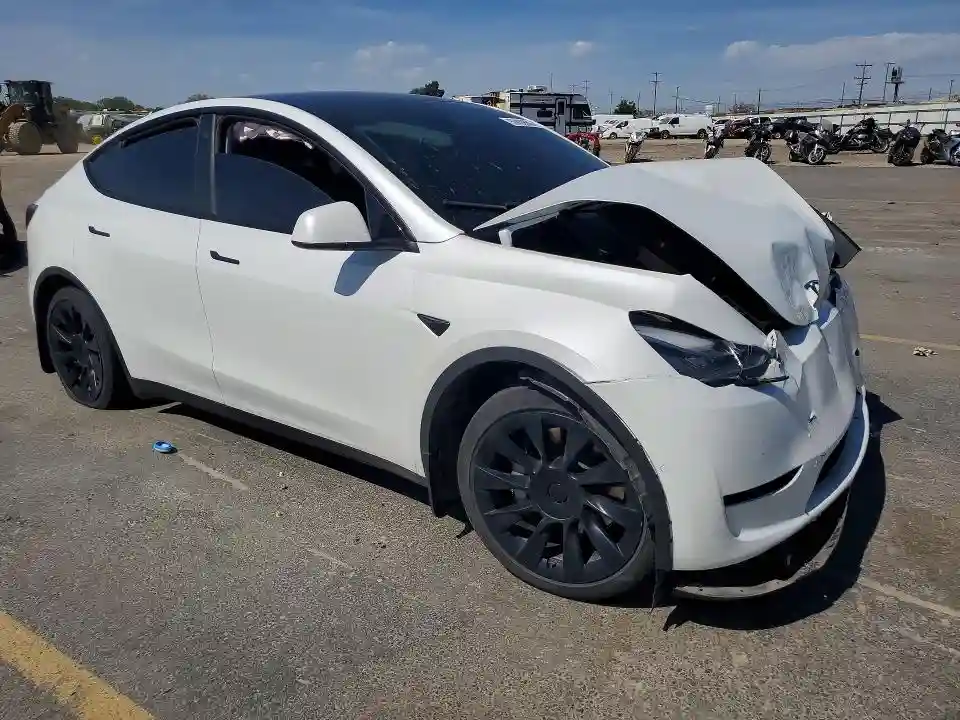 7SAYGDEE9NF504553 2022 TESLA MODEL Y-3