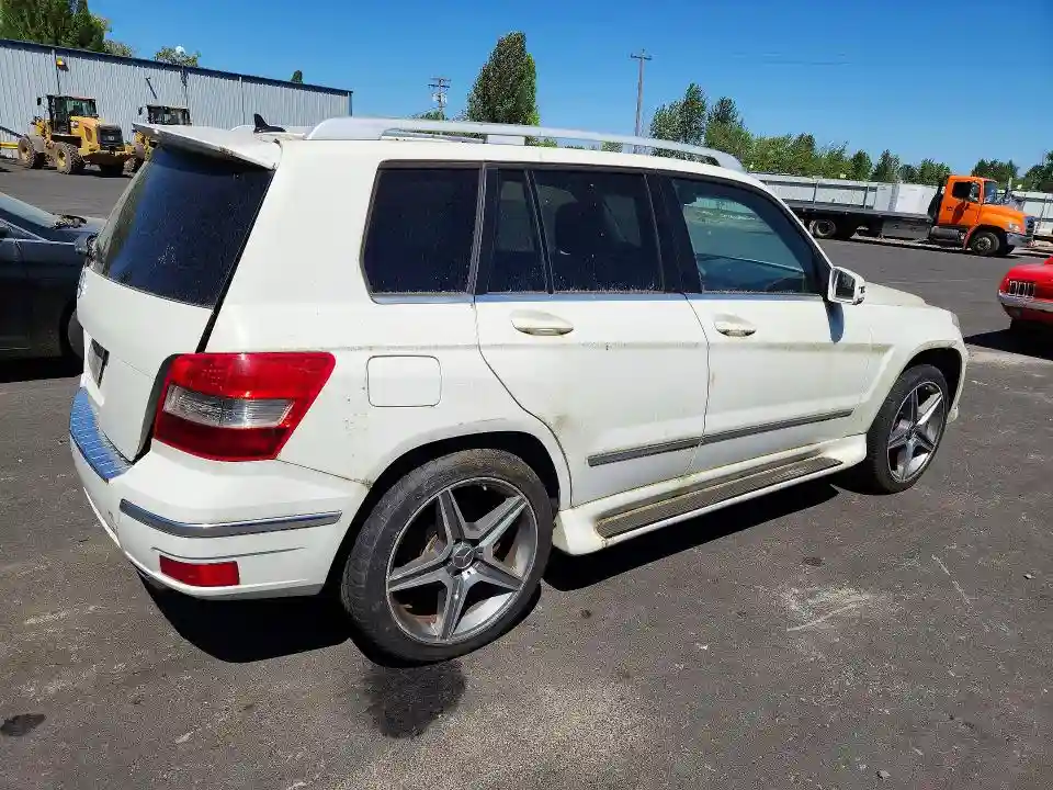 WDCGG5GB6BF561652 2011 MERCEDES-BENZ GLK-CLASS-2