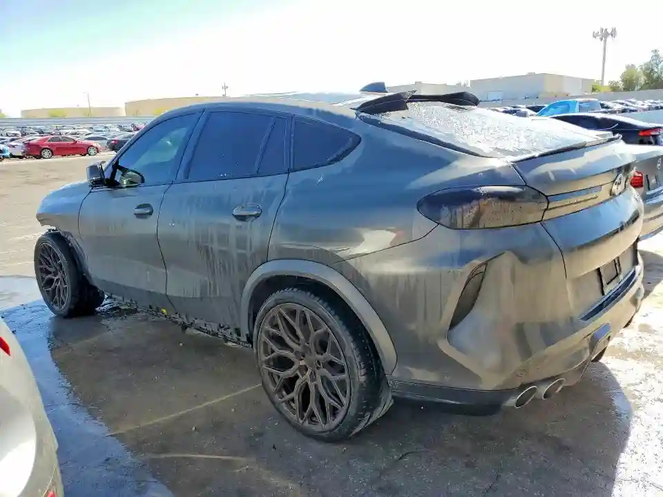5YMCY0C00N9J89115 2022 BMW X6-1