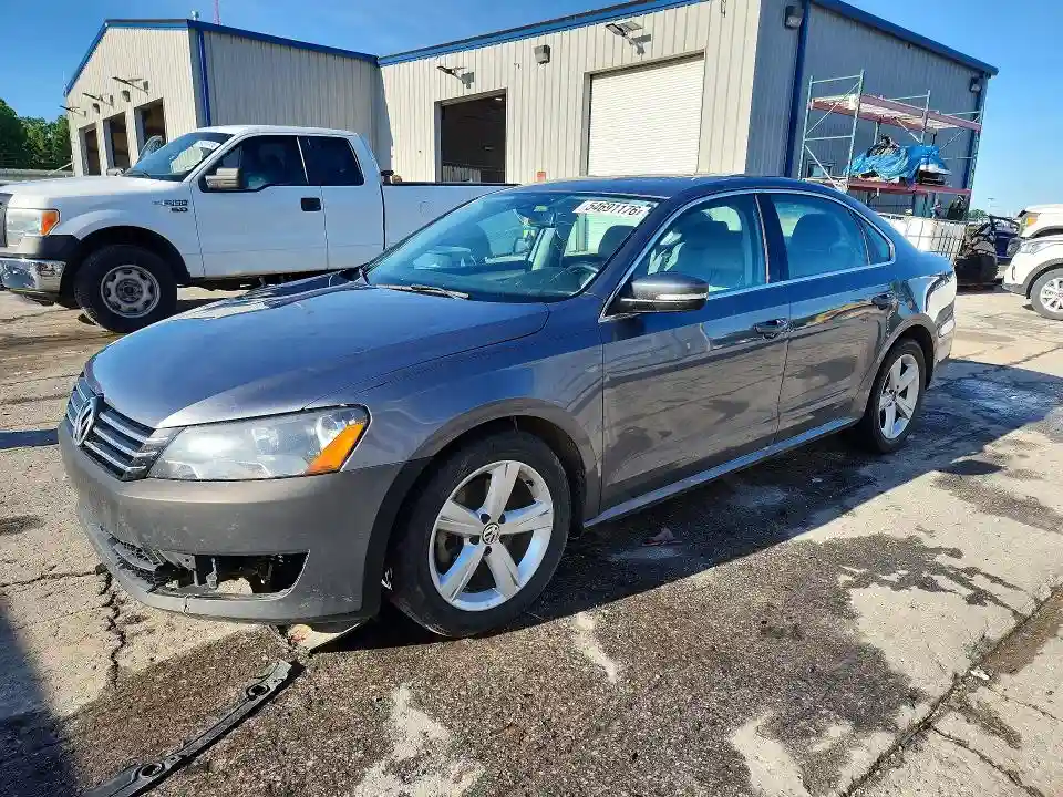 1VWBH7A34DC132330 2013 VOLKSWAGEN PASSAT-0
