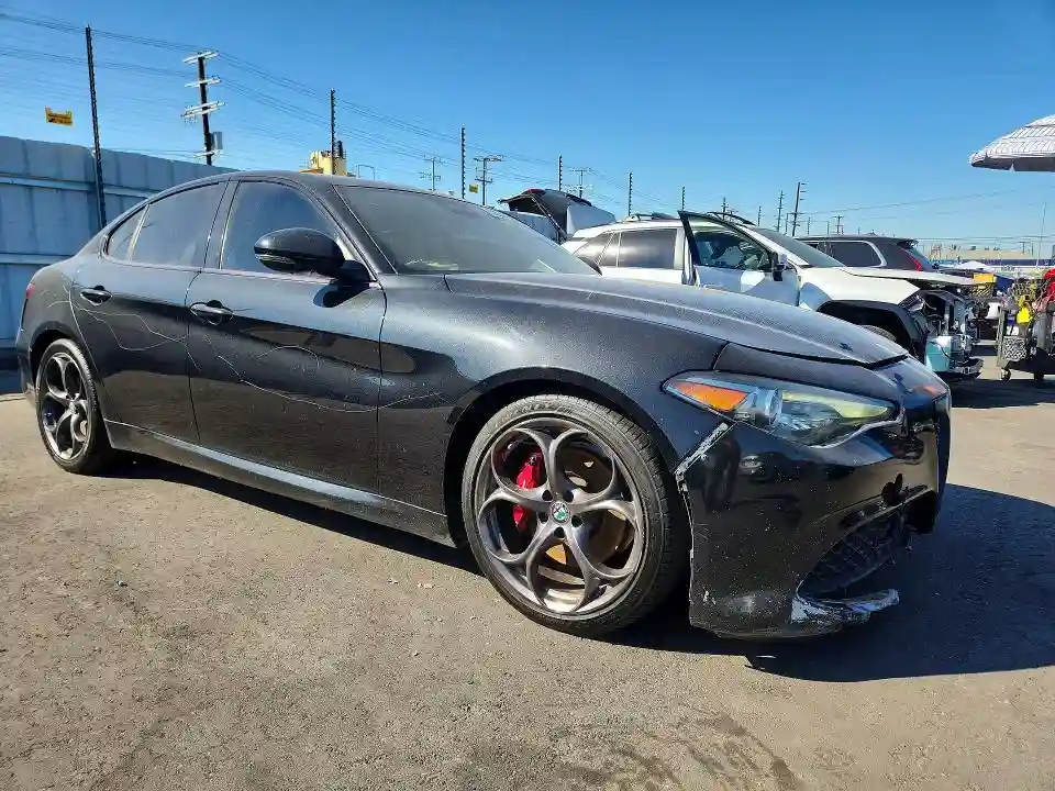ZARFAECN6H7552414 2017 ALFA ROMEO GIULIA-3