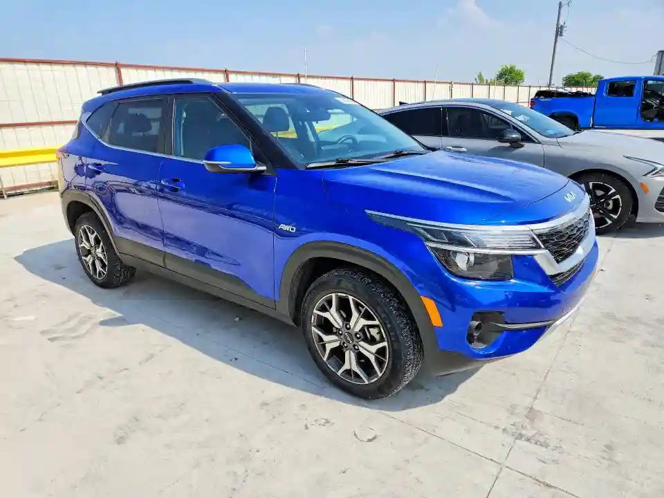 KNDERCAA0N7309180 2022 KIA SELTOS-3