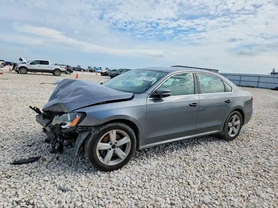 1VWBH7A31DC012663 2013 VOLKSWAGEN PASSAT-0