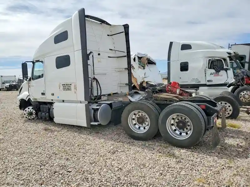 4V4NC9EH1MN284817 2021 VOLVO VN-2