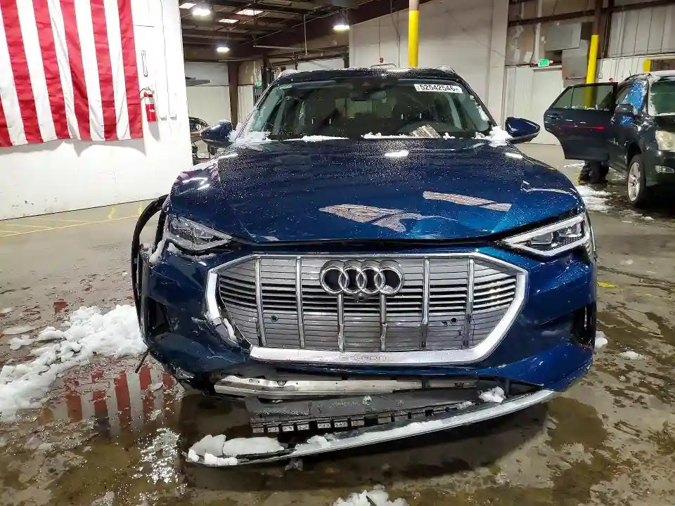WA1LAAGE4NB032456 2022 AUDI E-TRON-4