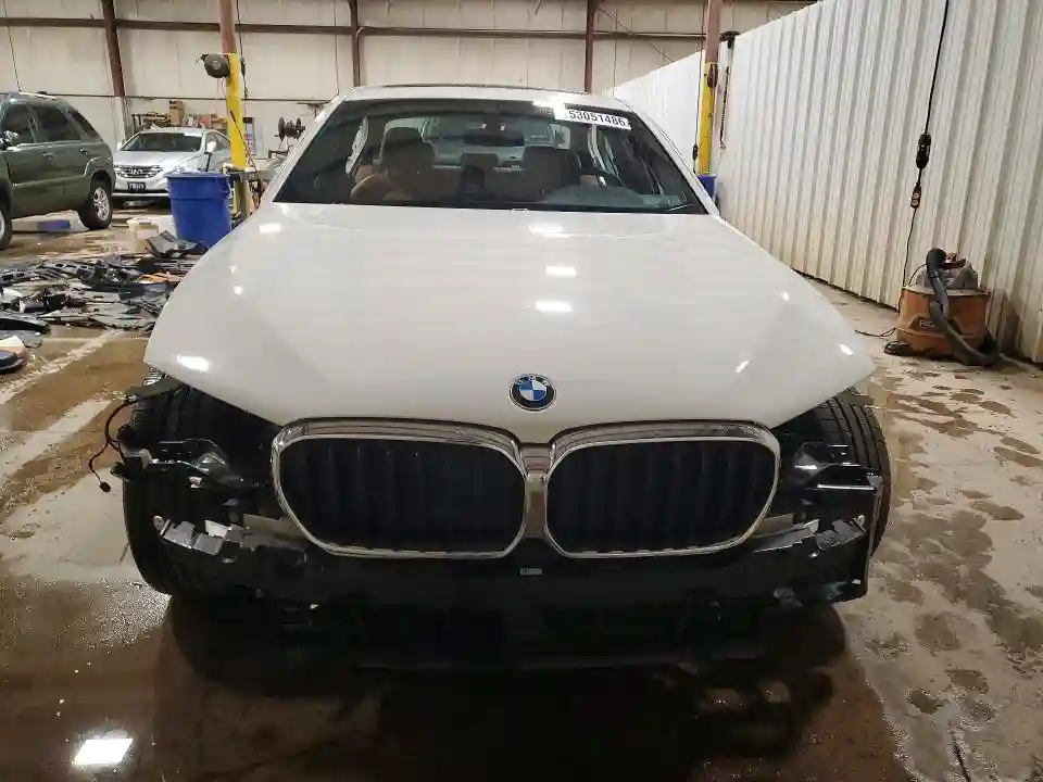 WBA13BJ06NWX59419 2022 BMW 5 SERIES-4
