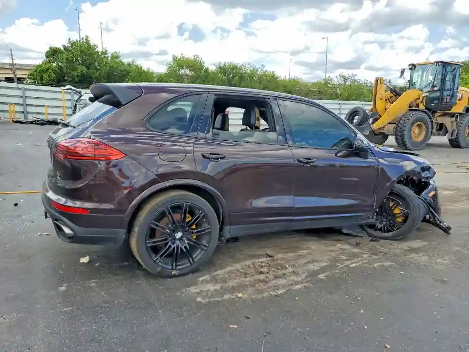 WP1AA2A2XHKA91838 2017 PORSCHE CAYENNE-2
