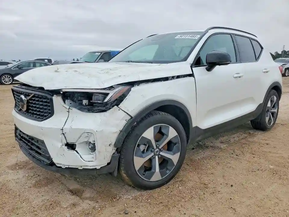 YV4L12UC0T2700326 2026 VOLVO XC40-0