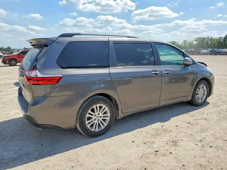 5TDYZ3DC0HS896257 2017 TOYOTA SIENNA-2