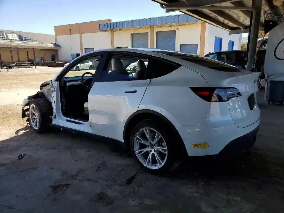 7SAYGDEE6NF368611 2022 TESLA MODEL Y-1