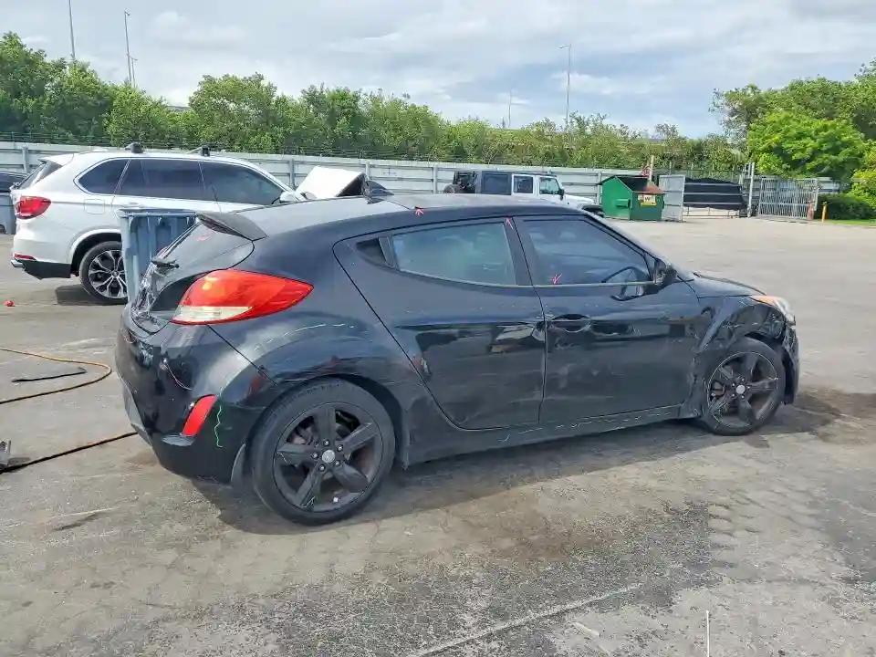 KMHTC6AD0CU071507 2012 HYUNDAI VELOSTER-2