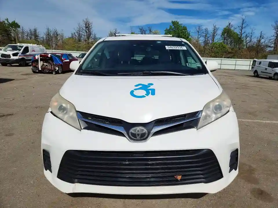 5TDKZ3DC7JS905421 2018 TOYOTA SIENNA-4