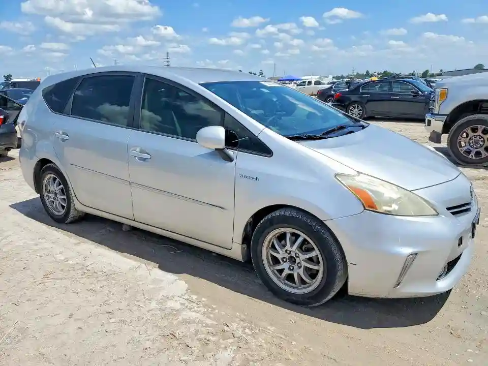 JTDZN3EU6C3149716 2012 TOYOTA PRIUS V TH-3