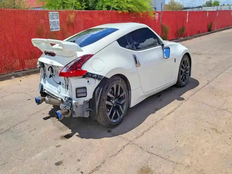 JN1AZ4EH5JM572517 2018 NISSAN 370Z-3