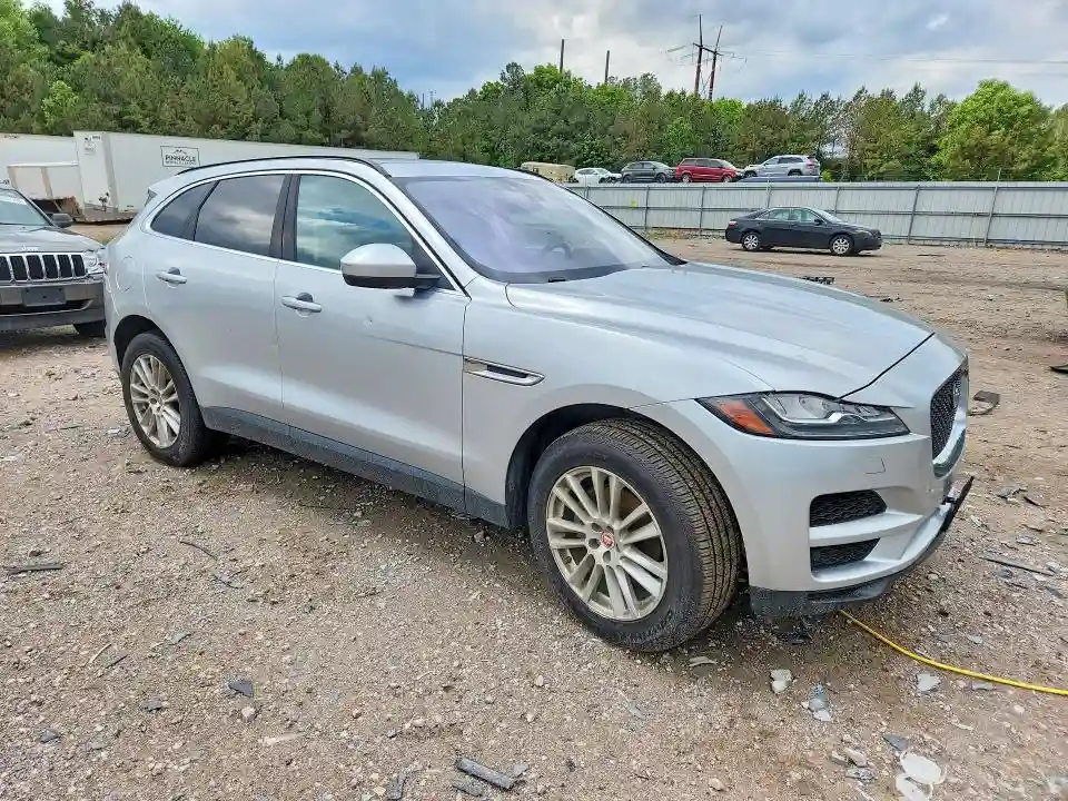 SADCK2BN1HA099918 2017 JAGUAR F-PACE-3