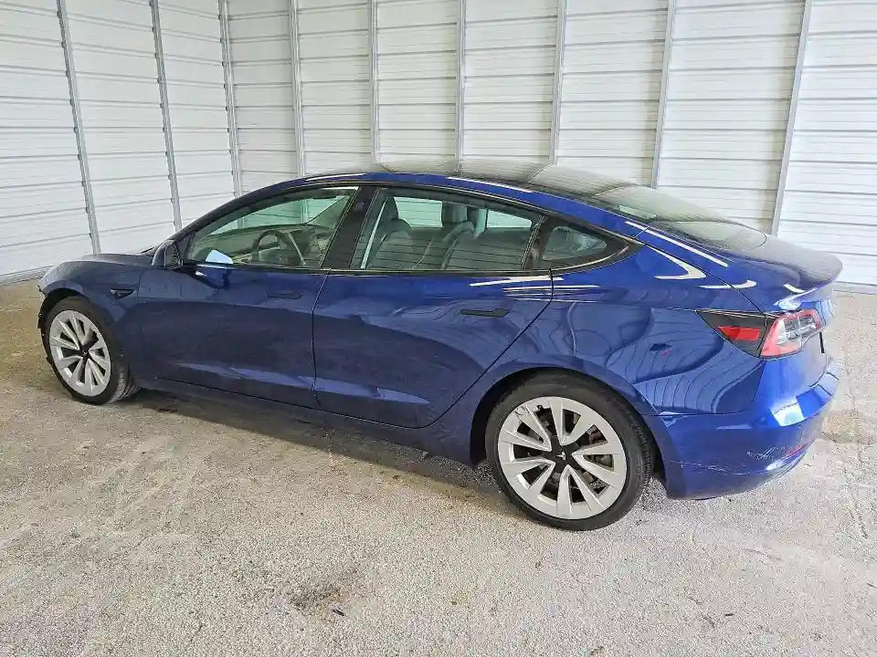 5YJ3E1EA3NF368929 2022 TESLA MODEL 3-1