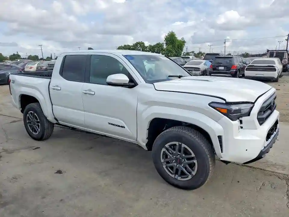 3TYLB5JN7ST095269 2025 TOYOTA TACOMA-3