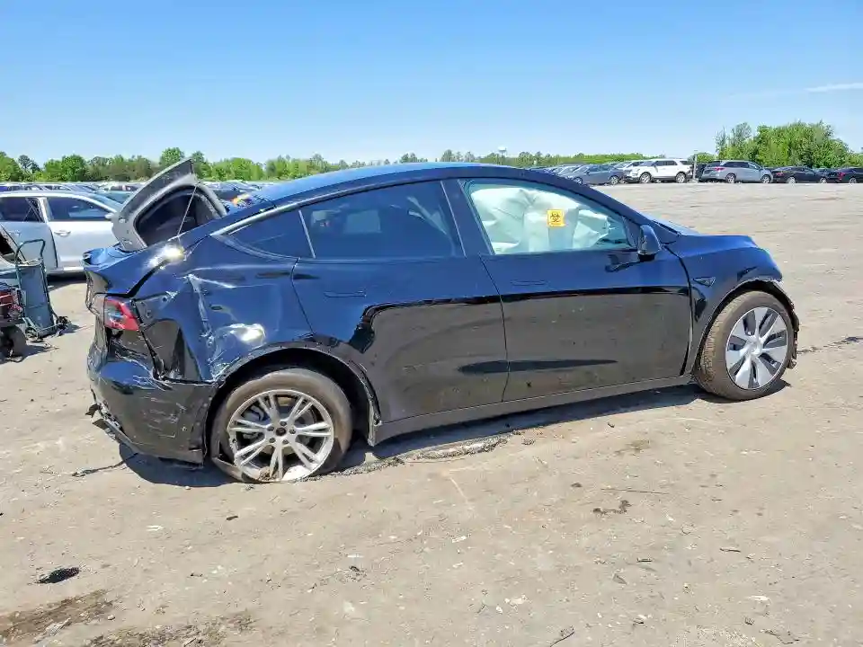 7SAYGAEE2NF523024 2022 TESLA MODEL Y-2