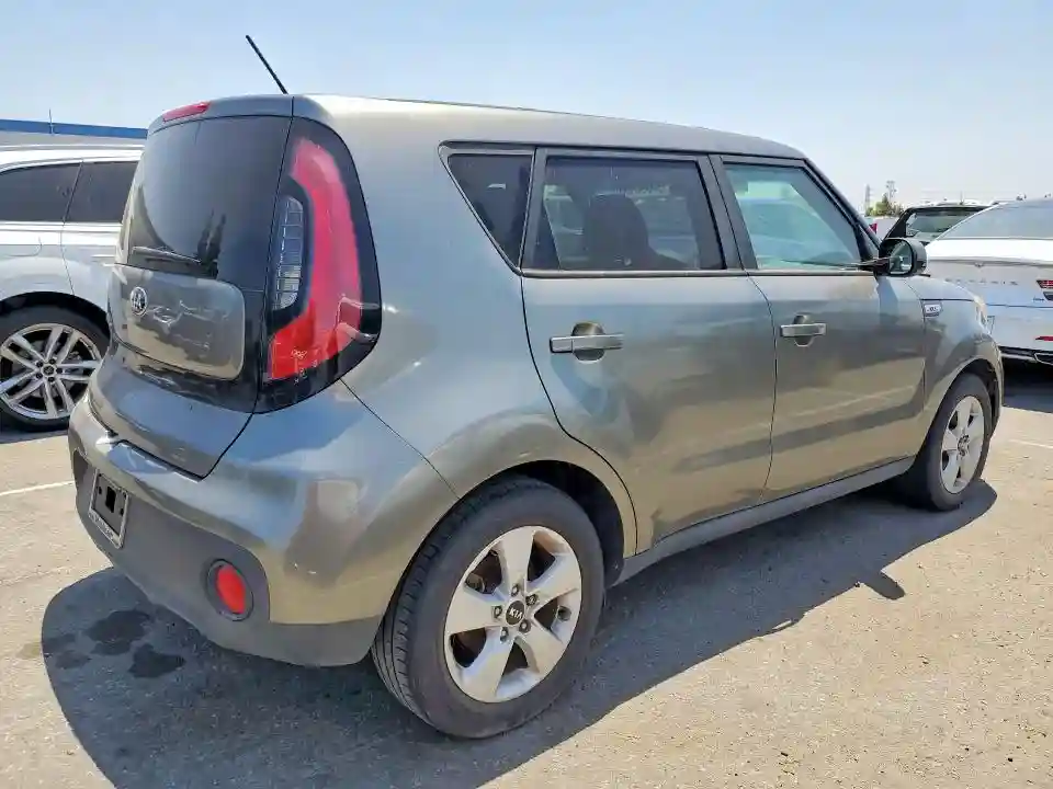KNDJN2A22J7536555 2018 KIA SOUL-2