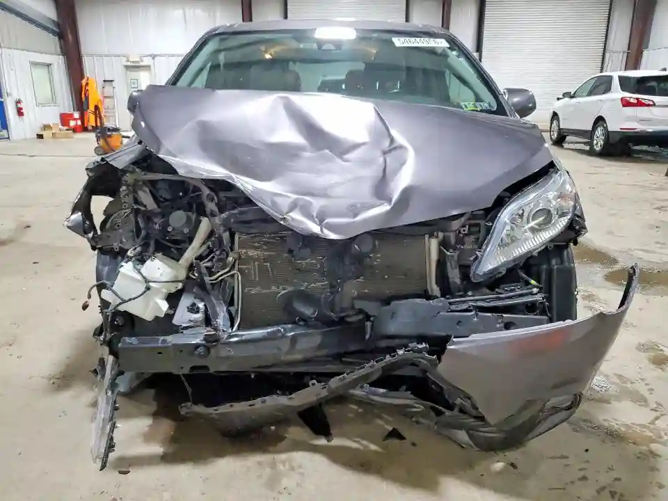 5TDYZ3DC0KS987651 2019 TOYOTA SIENNA-4