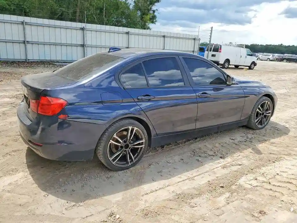 WBA3A5G5XDNP22218 2013 BMW 3 SERIES-2
