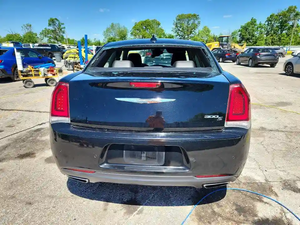 2C3CCABG3JH262150 2018 CHRYSLER 300-5